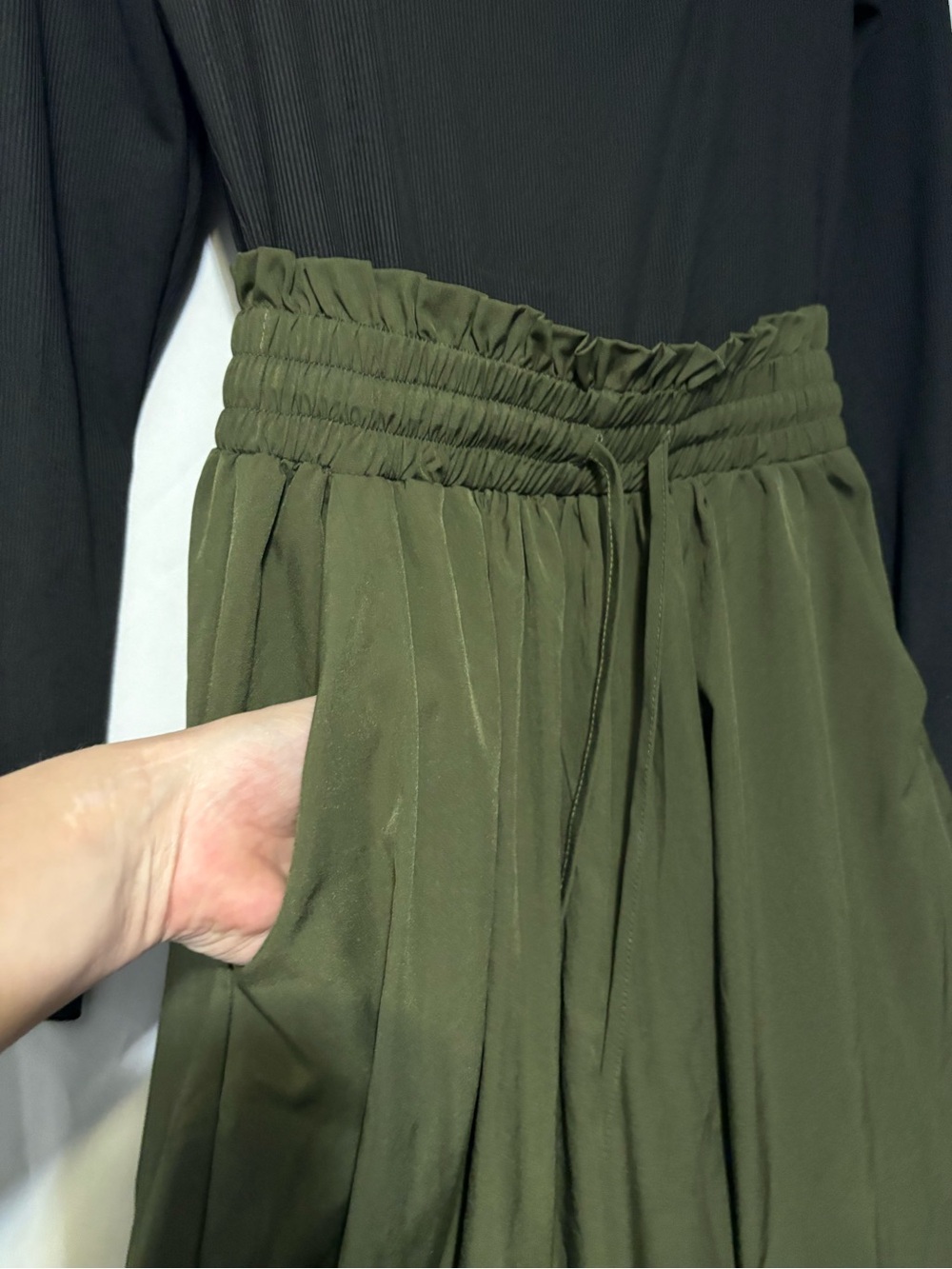 High-Waist Olive Green Wide-Leg Women's Pants with attached top - Picture 4 of 10